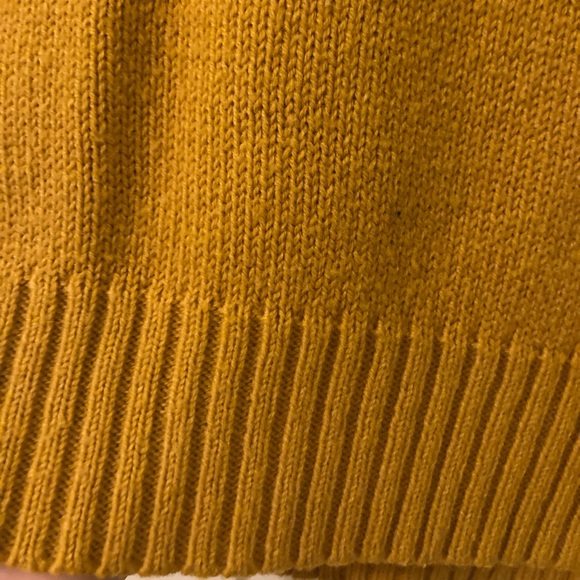 H&M Divided Yellow-Gold Cropped Sweater, size M, great condition, best offer - Picture 3 of 6